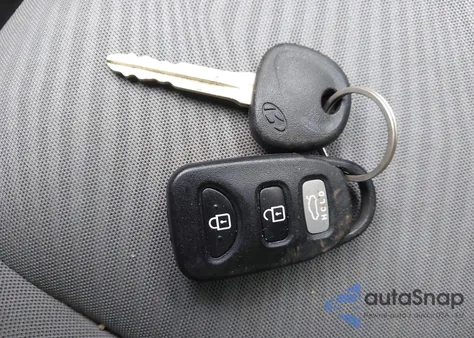 2013 Hyundai Elantra Gls z USA, uszkodzony, nr VIN KMHDH4AE4DU935933